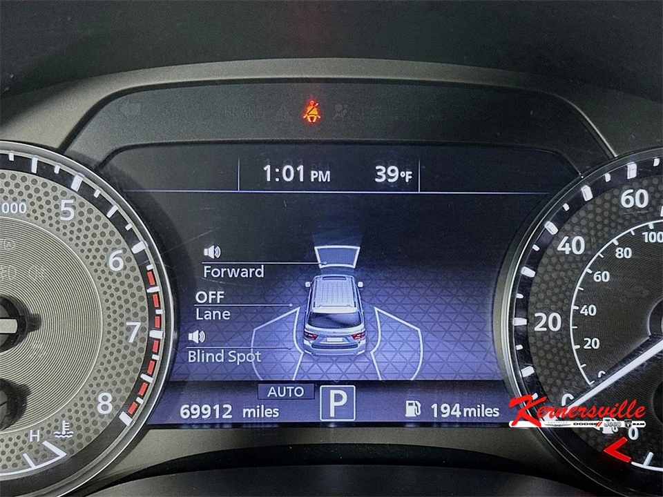 2023 Nissan Armada - Image 15 of 21