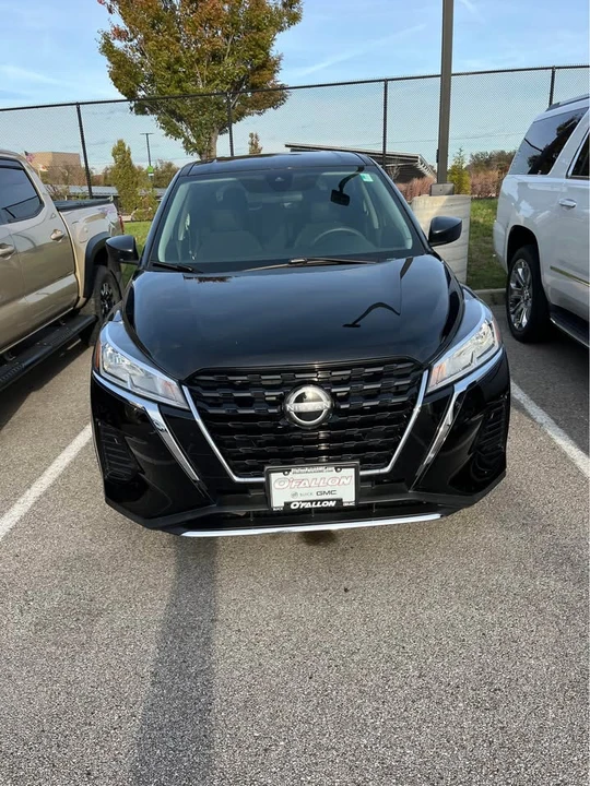 2023 Nissan Kicks - Image 2 of 3