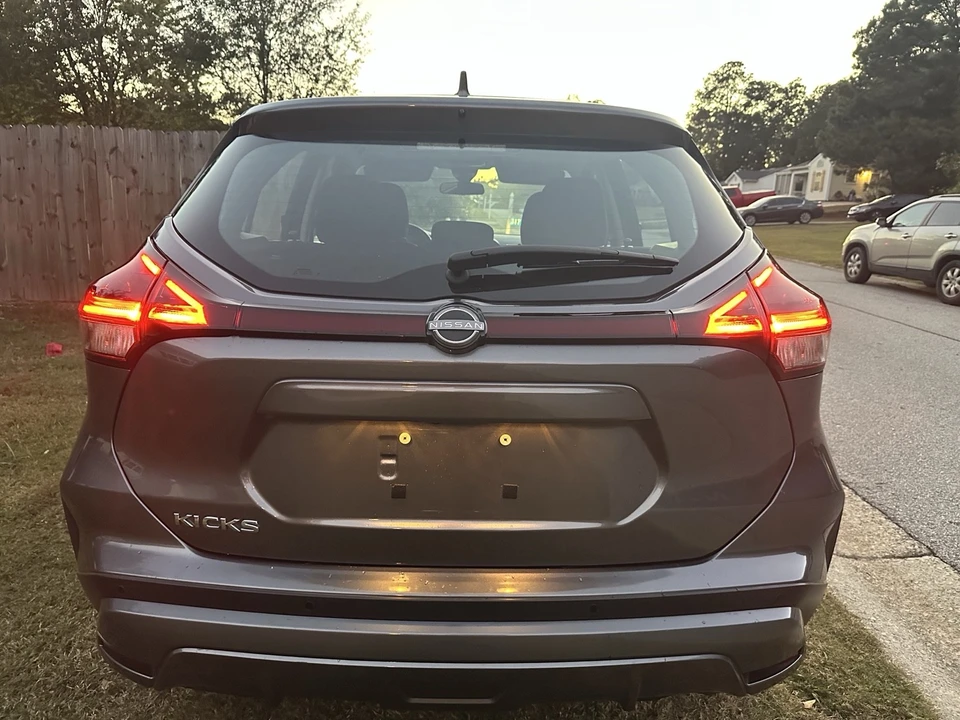 2023 Nissan Kicks - Image 10 of 19