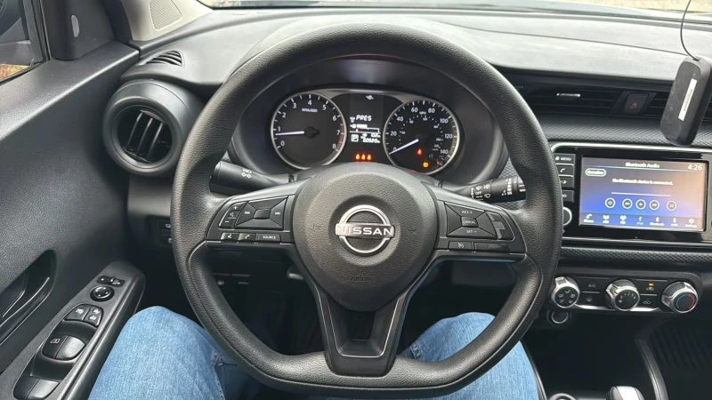 2023 Nissan Kicks - Image 10 of 12