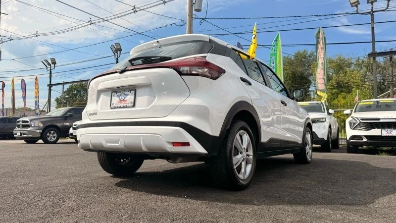 2023 Nissan Kicks - Image 9 of 12