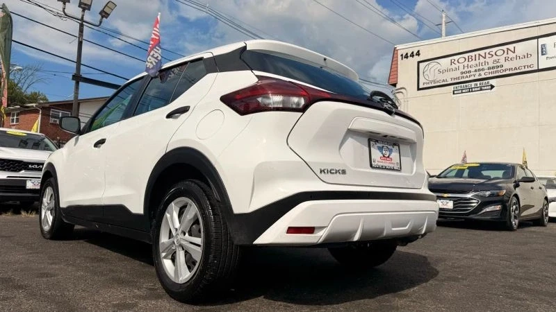 2023 Nissan Kicks - Image 8 of 12