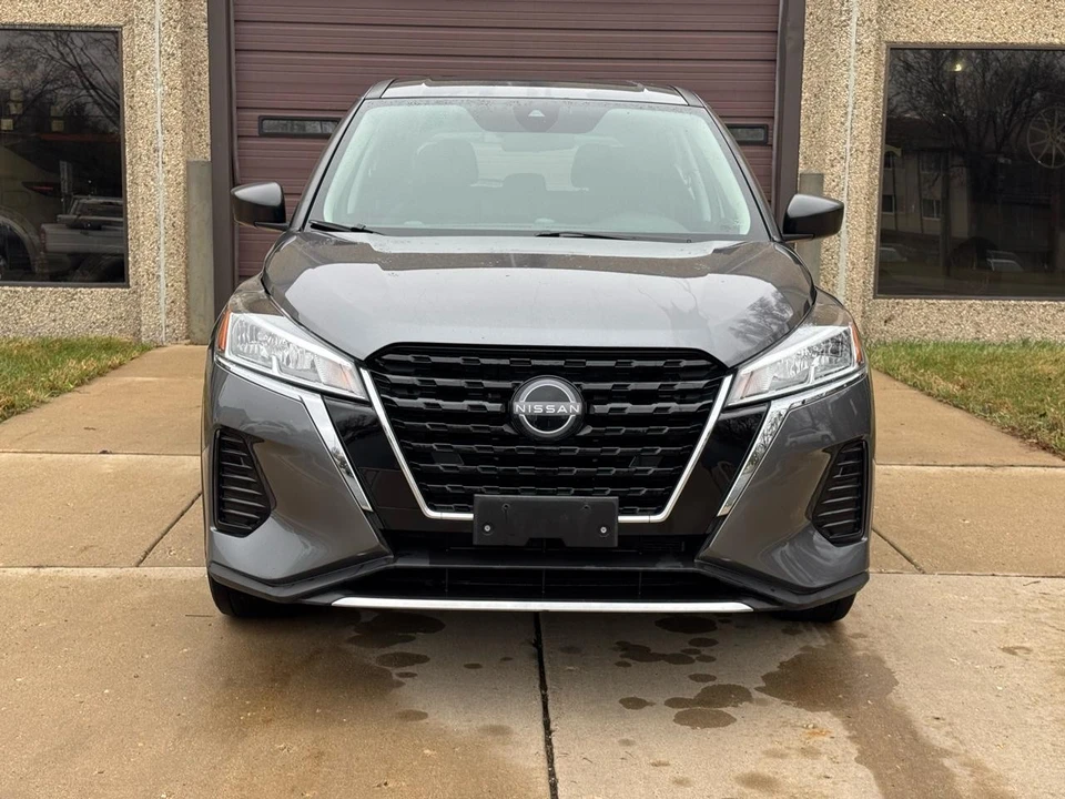 2023 Nissan Kicks - Image 2 of 18