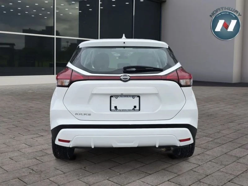 2023 Nissan Kicks - Image 4 of 12