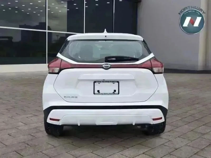 2023 Nissan Kicks - Image 4 of 12