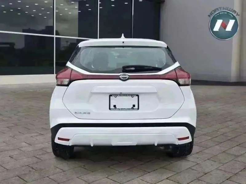 2023 Nissan Kicks - Image 4 of 12