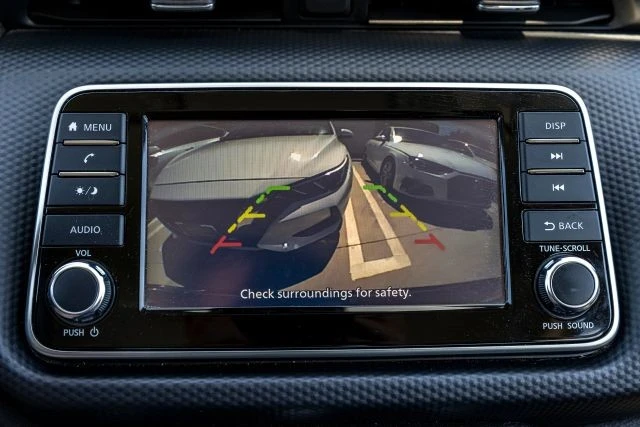 2023 Nissan Kicks - Image 17 of 31