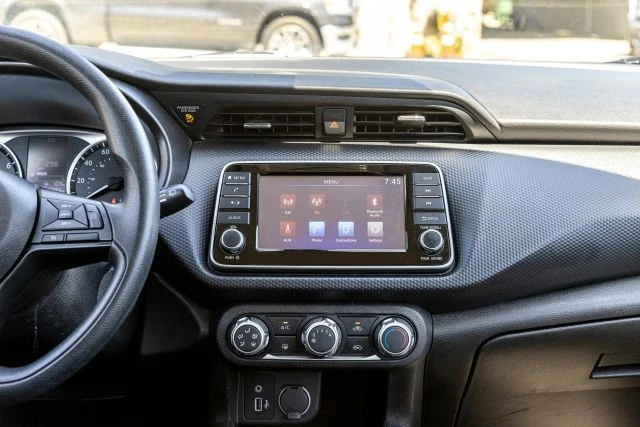 2023 Nissan Kicks - Image 25 of 31
