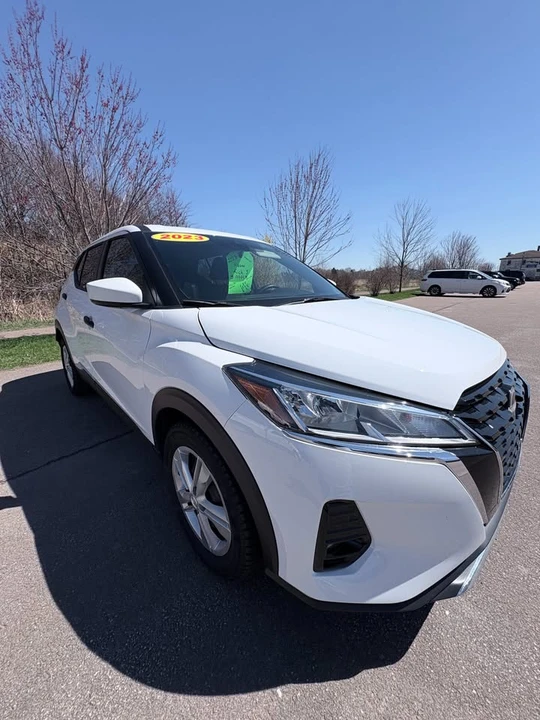2023 Nissan Kicks - Image 2 of 16