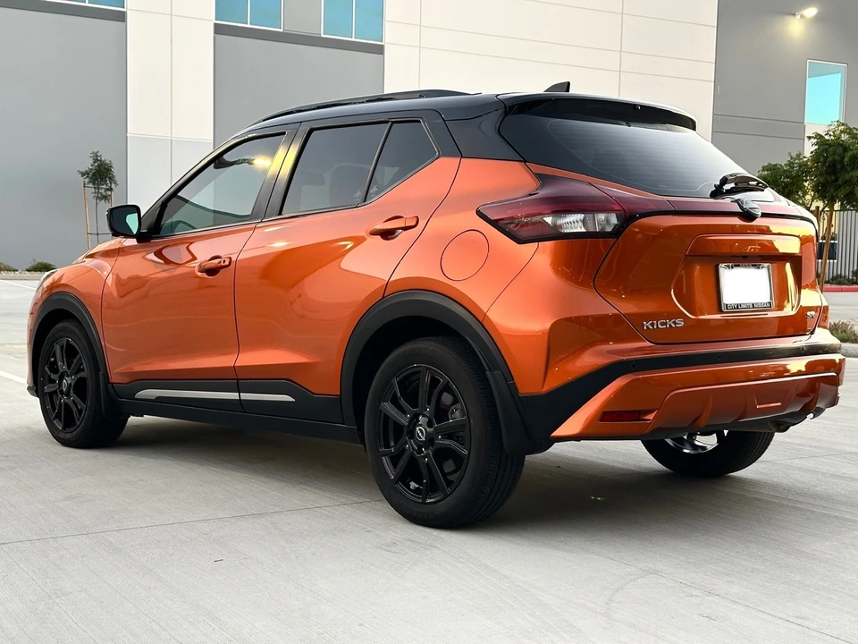2023 Nissan Kicks - Image 2 of 30