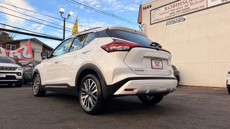 2023 Nissan Kicks - Image 8 of 12