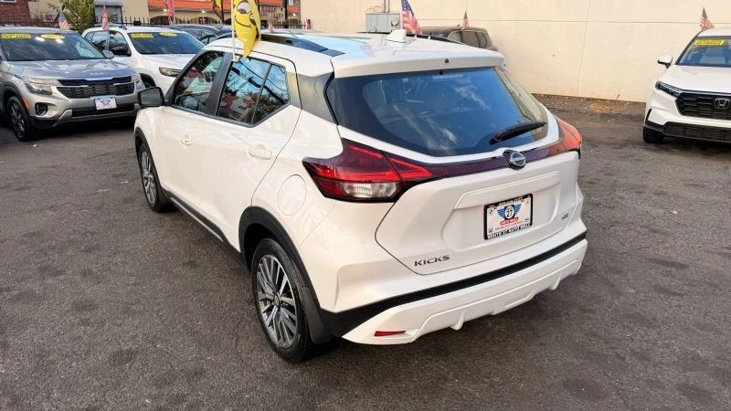 2023 Nissan Kicks - Image 5 of 12