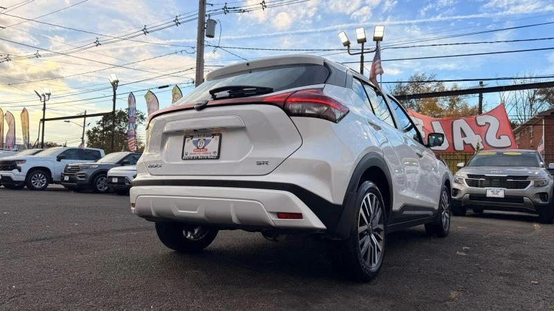 2023 Nissan Kicks - Image 9 of 12
