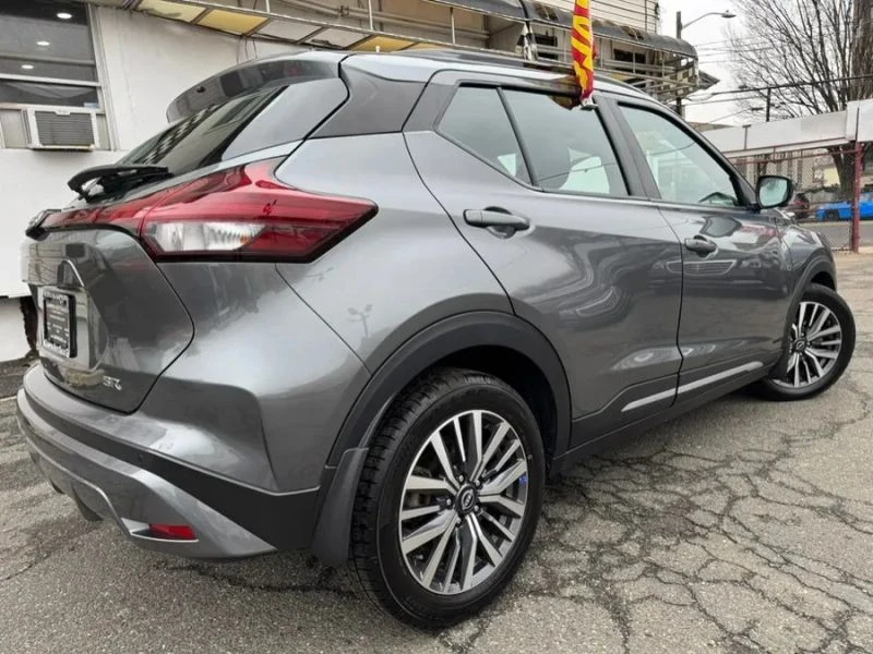2023 Nissan Kicks - Image 4 of 12