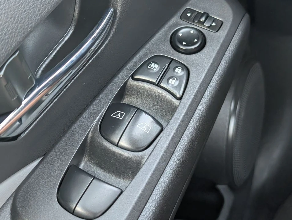 2023 Nissan Kicks - Image 11 of 21