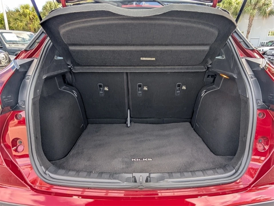 2023 Nissan Kicks - Image 10 of 12