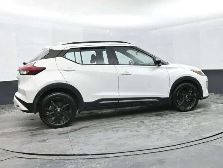 2023 Nissan Kicks - Image 4 of 12