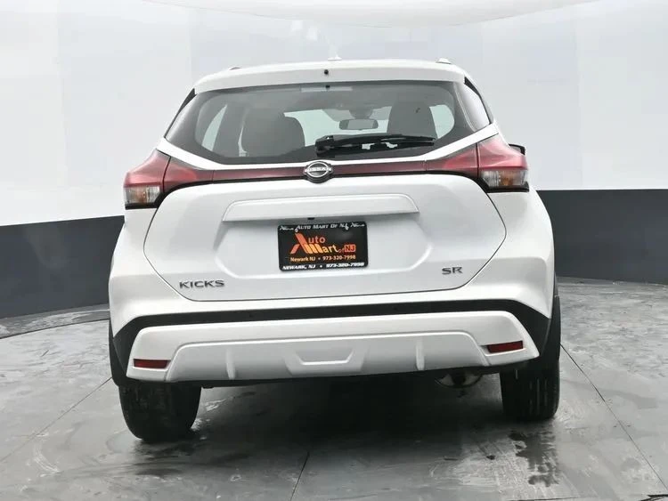 2023 Nissan Kicks - Image 8 of 12