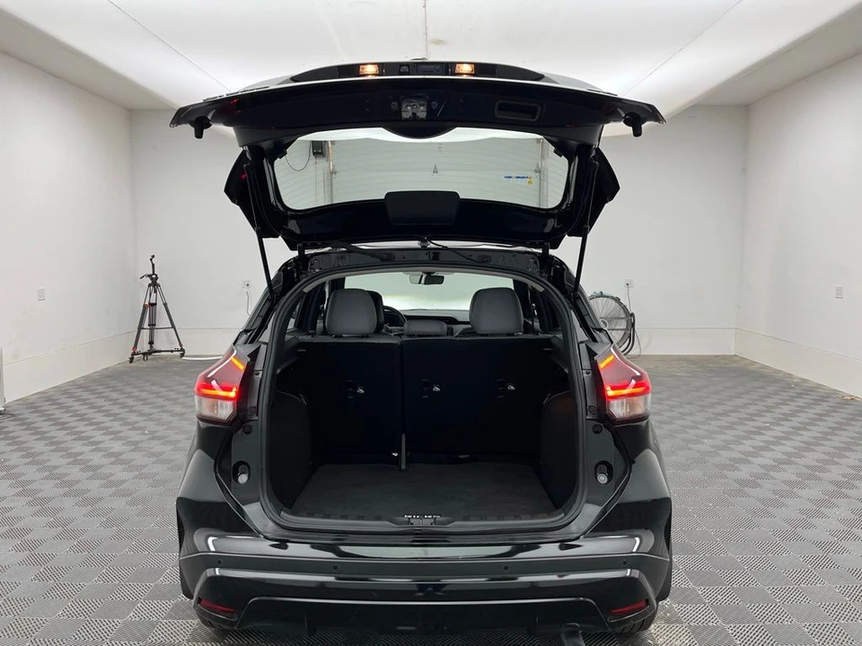 2023 Nissan Kicks - Image 11 of 12