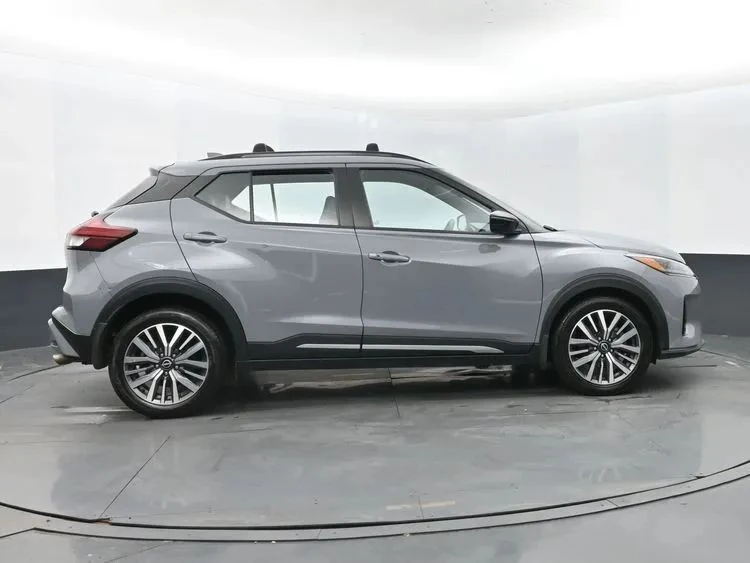 2023 Nissan Kicks - Image 4 of 12