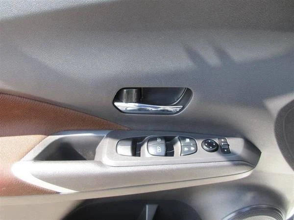 2023 Nissan Kicks - Image 11 of 21