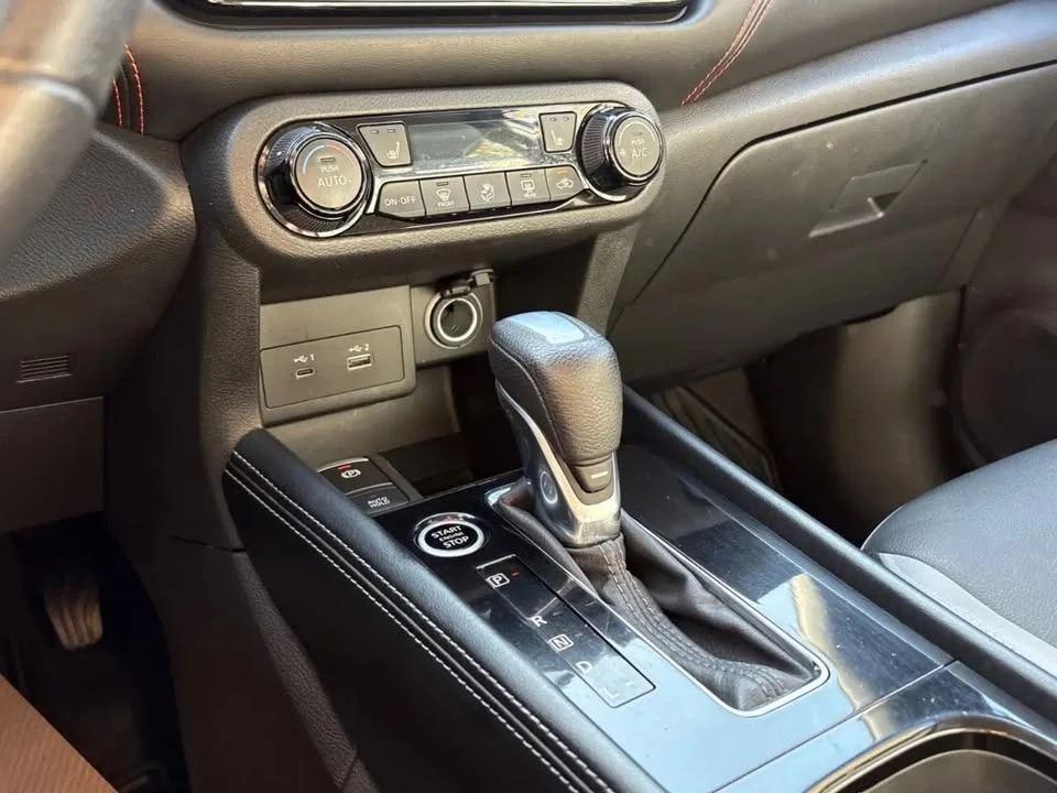 2023 Nissan Kicks - Image 12 of 15
