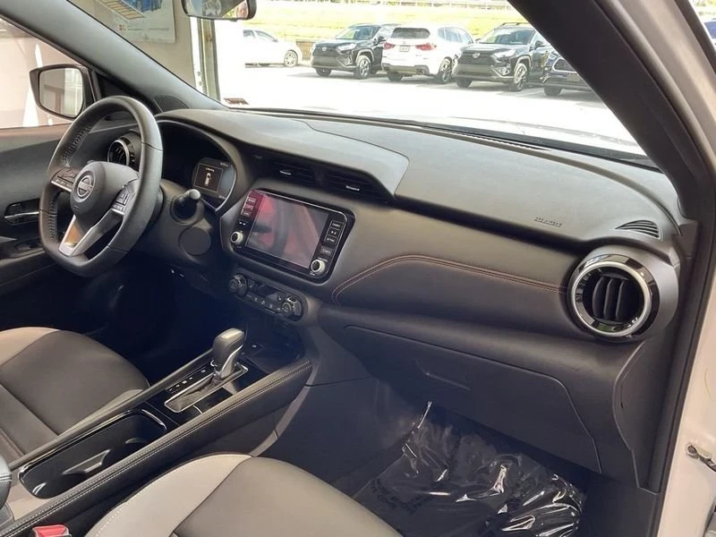 2023 Nissan Kicks - Image 15 of 18