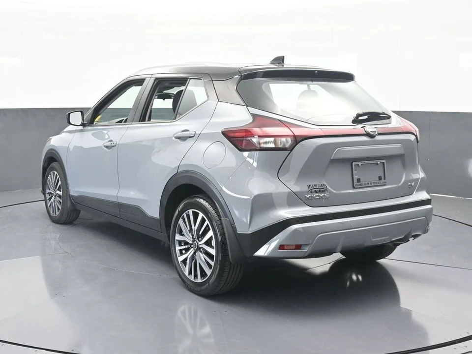 2023 Nissan Kicks - Image 4 of 12