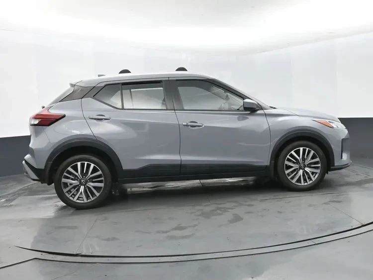 2023 Nissan Kicks - Image 4 of 12