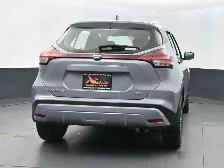 2023 Nissan Kicks - Image 8 of 12