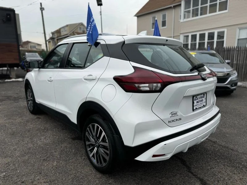 2023 Nissan Kicks - Image 8 of 12