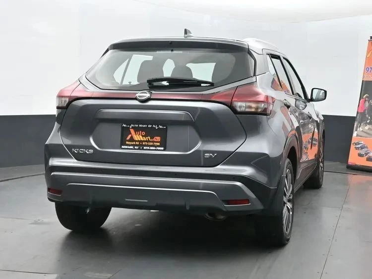 2023 Nissan Kicks - Image 8 of 12