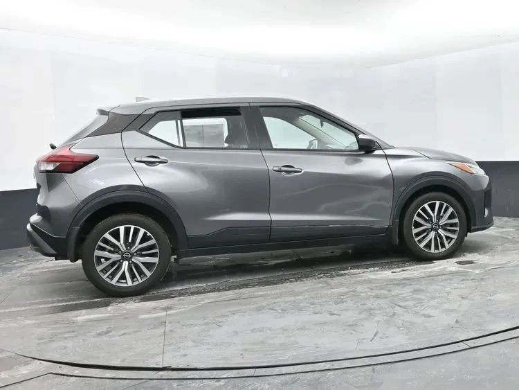 2023 Nissan Kicks - Image 4 of 12