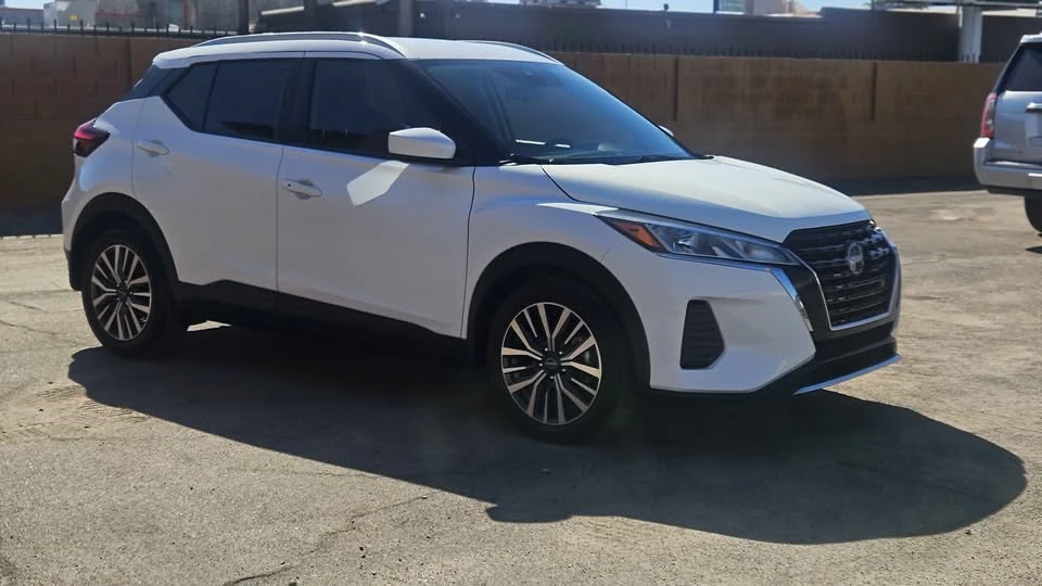 2023 Nissan Kicks - Image 2 of 20