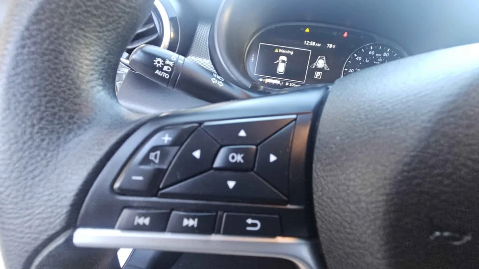 2023 Nissan Kicks - Image 17 of 20