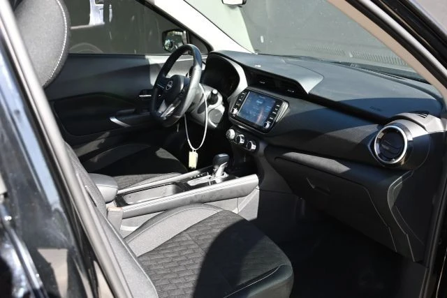 2023 Nissan Kicks - Image 15 of 19