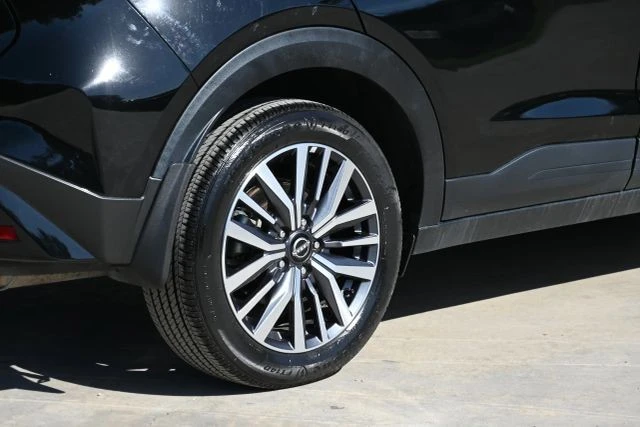 2023 Nissan Kicks - Image 8 of 19