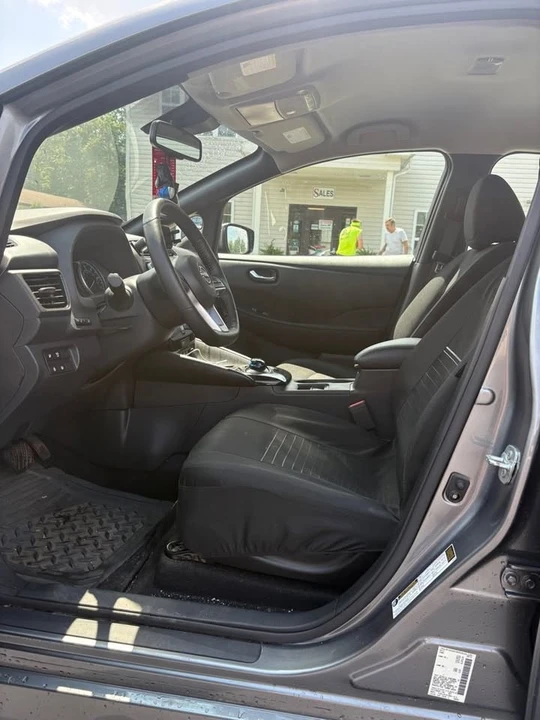 2023 Nissan Leaf - Image 9 of 16