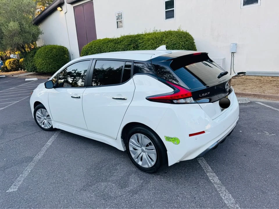 2023 Nissan Leaf - Image 2 of 10
