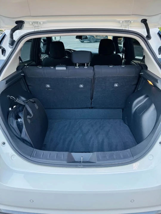 2023 Nissan Leaf - Image 7 of 10