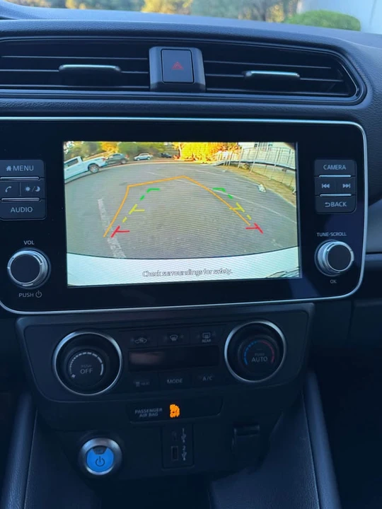 2023 Nissan Leaf - Image 9 of 10