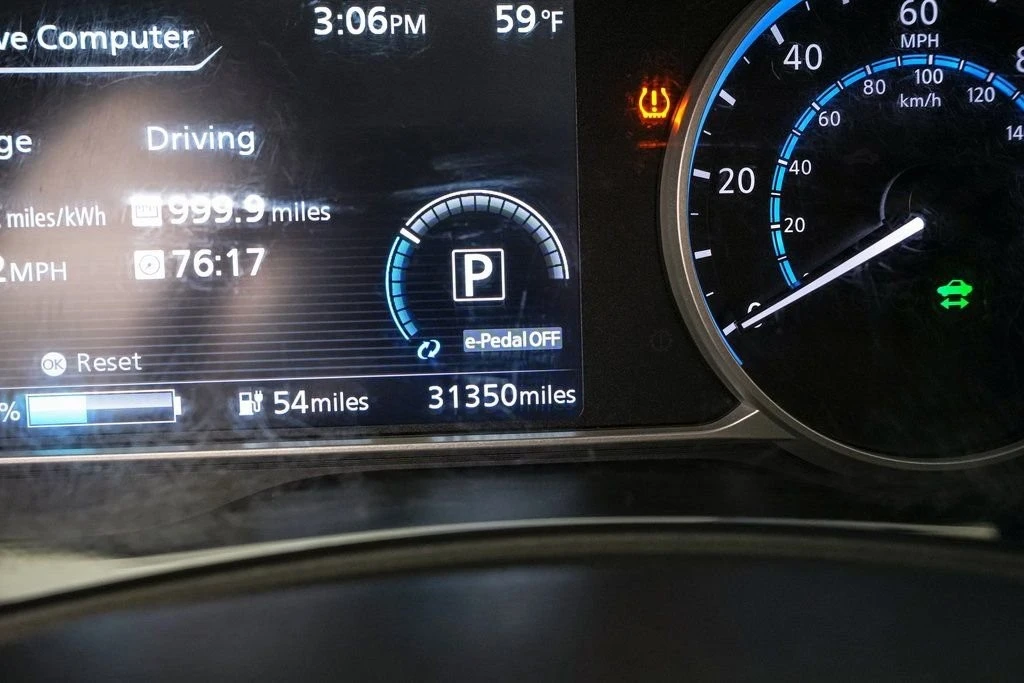 2023 Nissan Leaf - Image 18 of 21