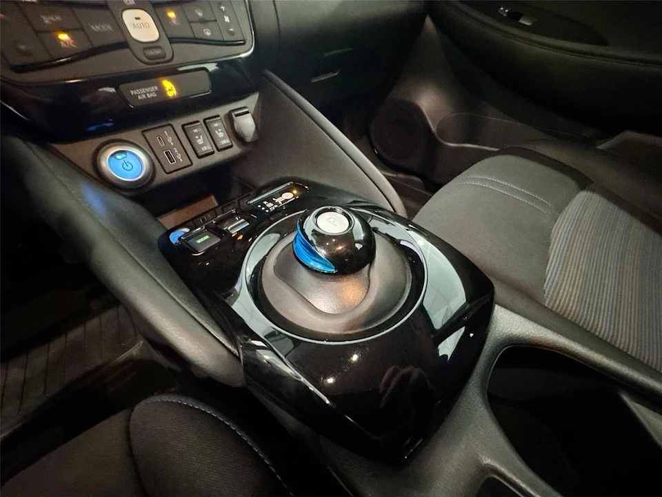2023 Nissan Leaf - Image 15 of 21