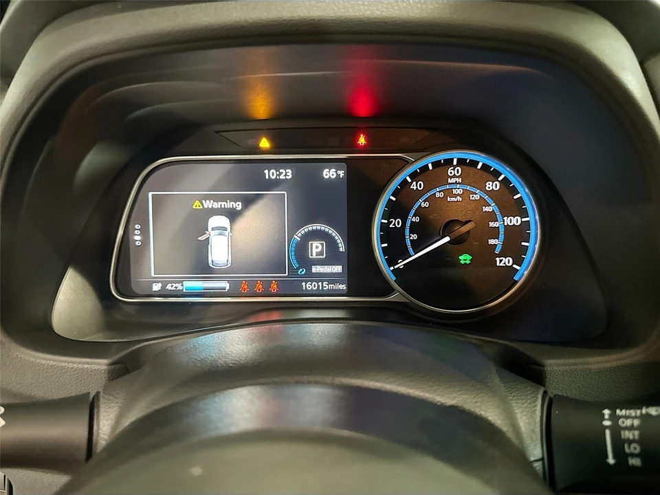 2023 Nissan Leaf - Image 4 of 21