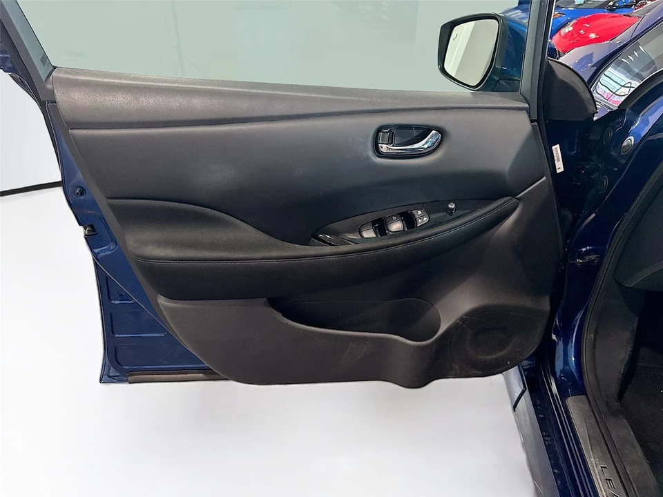 2023 Nissan Leaf - Image 9 of 15