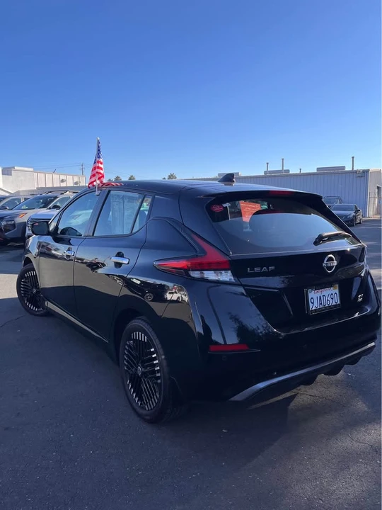 2023 Nissan Leaf - Image 5 of 14