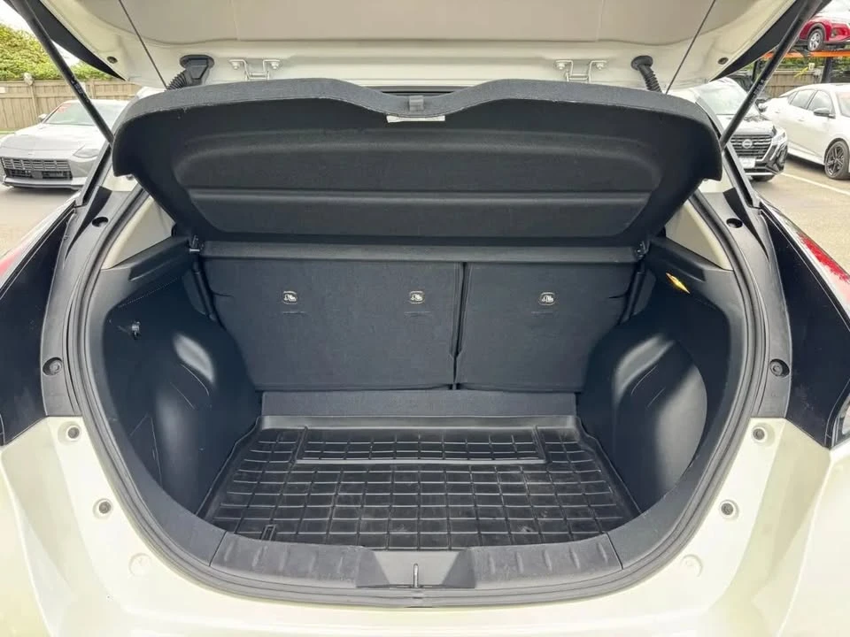 2023 Nissan Leaf - Image 9 of 18