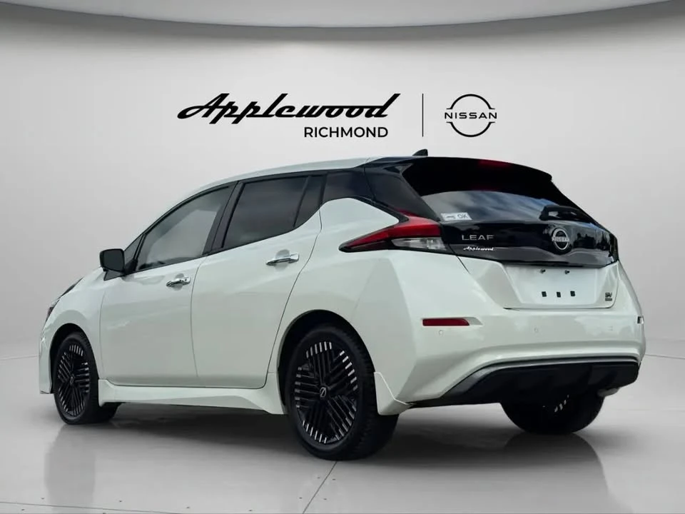 2023 Nissan Leaf - Image 8 of 18