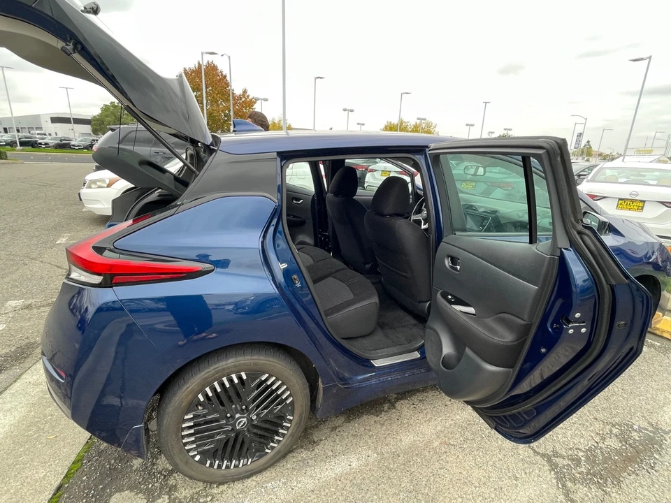 2023 Nissan Leaf - Image 5 of 10