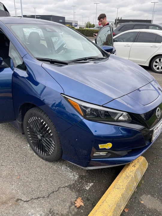 2023 Nissan Leaf - Image 2 of 10